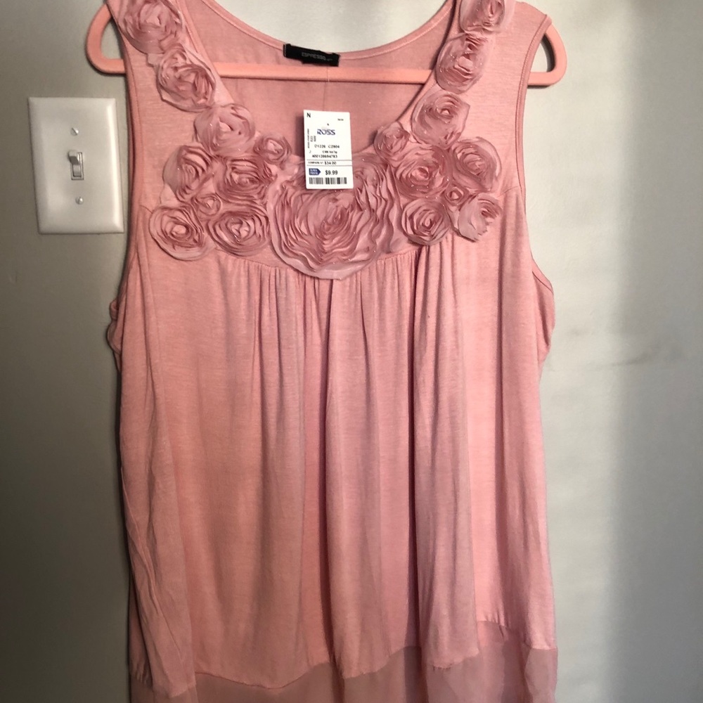 Plus size-Sleeveless top with floral neckline